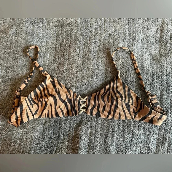 AERIE Pique Animal Print Knot Front Scoop Bikini Top - Picture 3 of 6